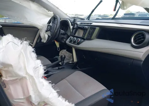 2015 Toyota Rav4 Le z USA, uszkodzony, nr VIN JTMBFREV4FD165163